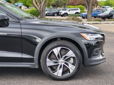 2024 Volvo V60 Cross Country B5 Plus