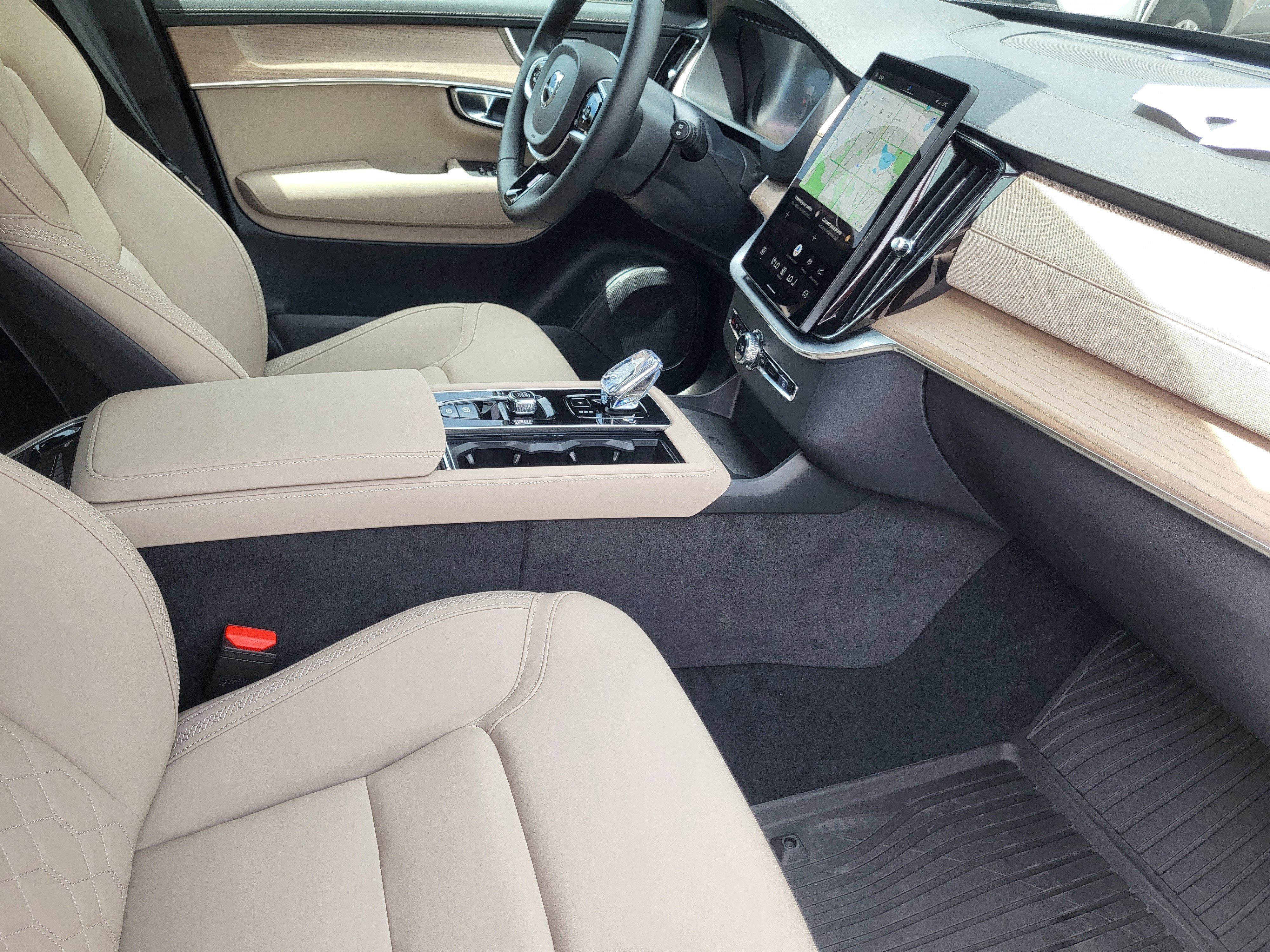 2026 Volvo XC90 B5 Plus