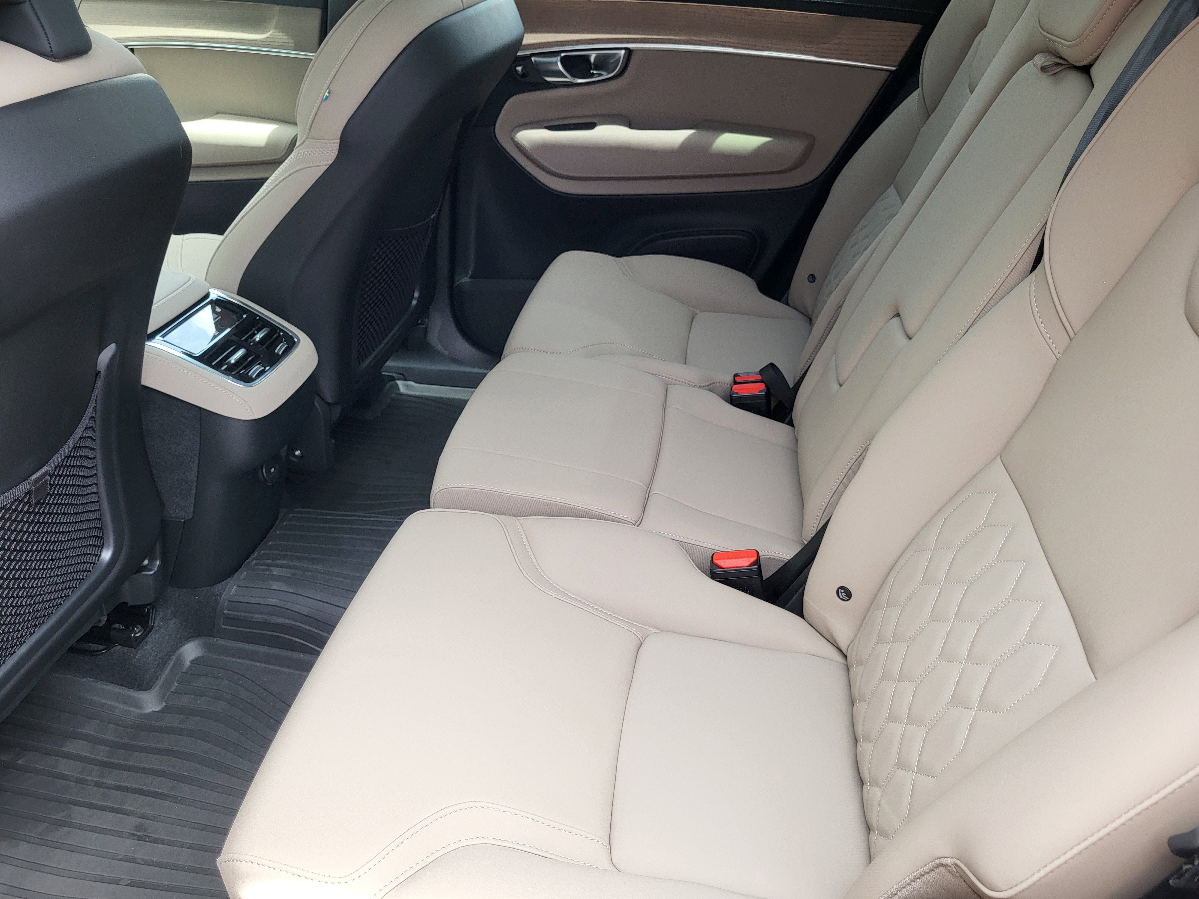 2026 Volvo XC90 B5 Plus