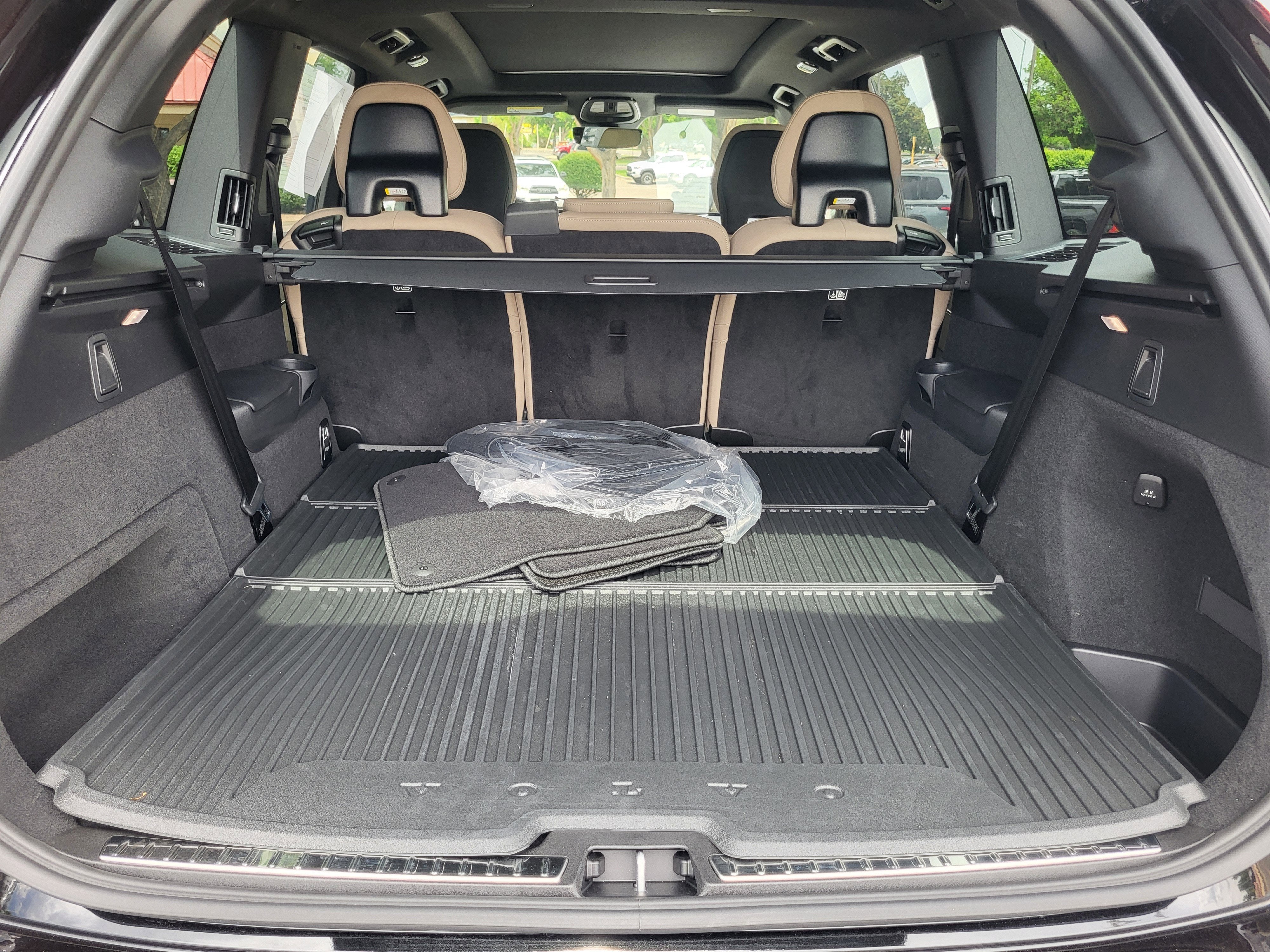 2026 Volvo XC90 B5 Plus