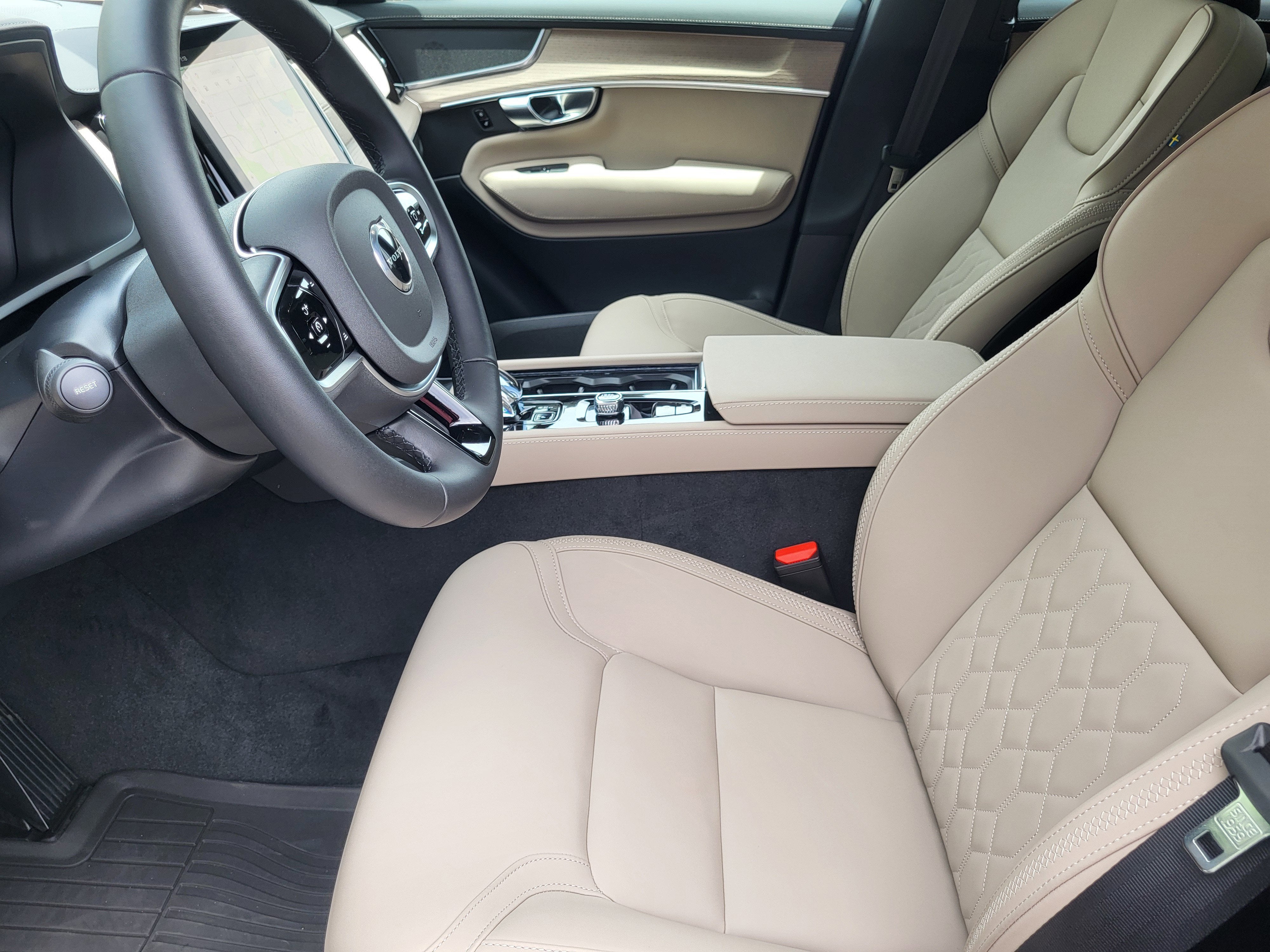 2026 Volvo XC90 B5 Plus
